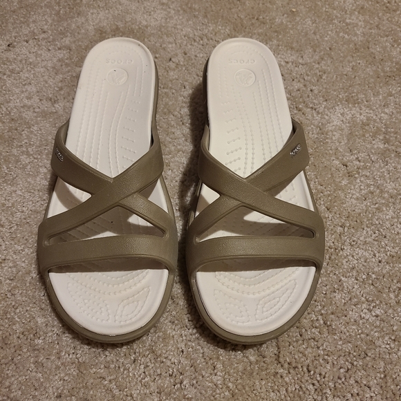 Women's Tan Crocs Sandals sz 11 Like New - Picture 1 of 3